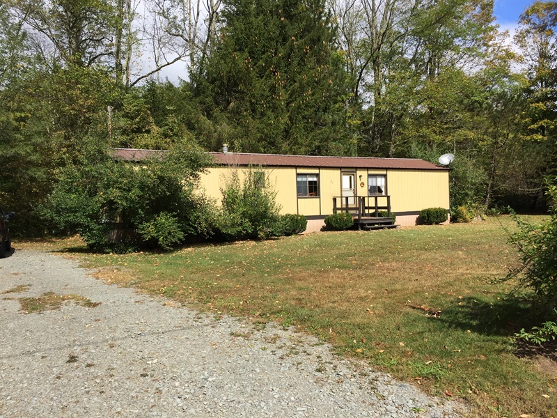 J&S Creekside Cabins trout cottage exterior
