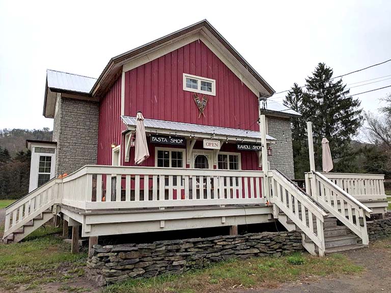 Cabin rentals Catskills dining guide — local restaurants near Livingston Manor and Roscoe in Sullivan County